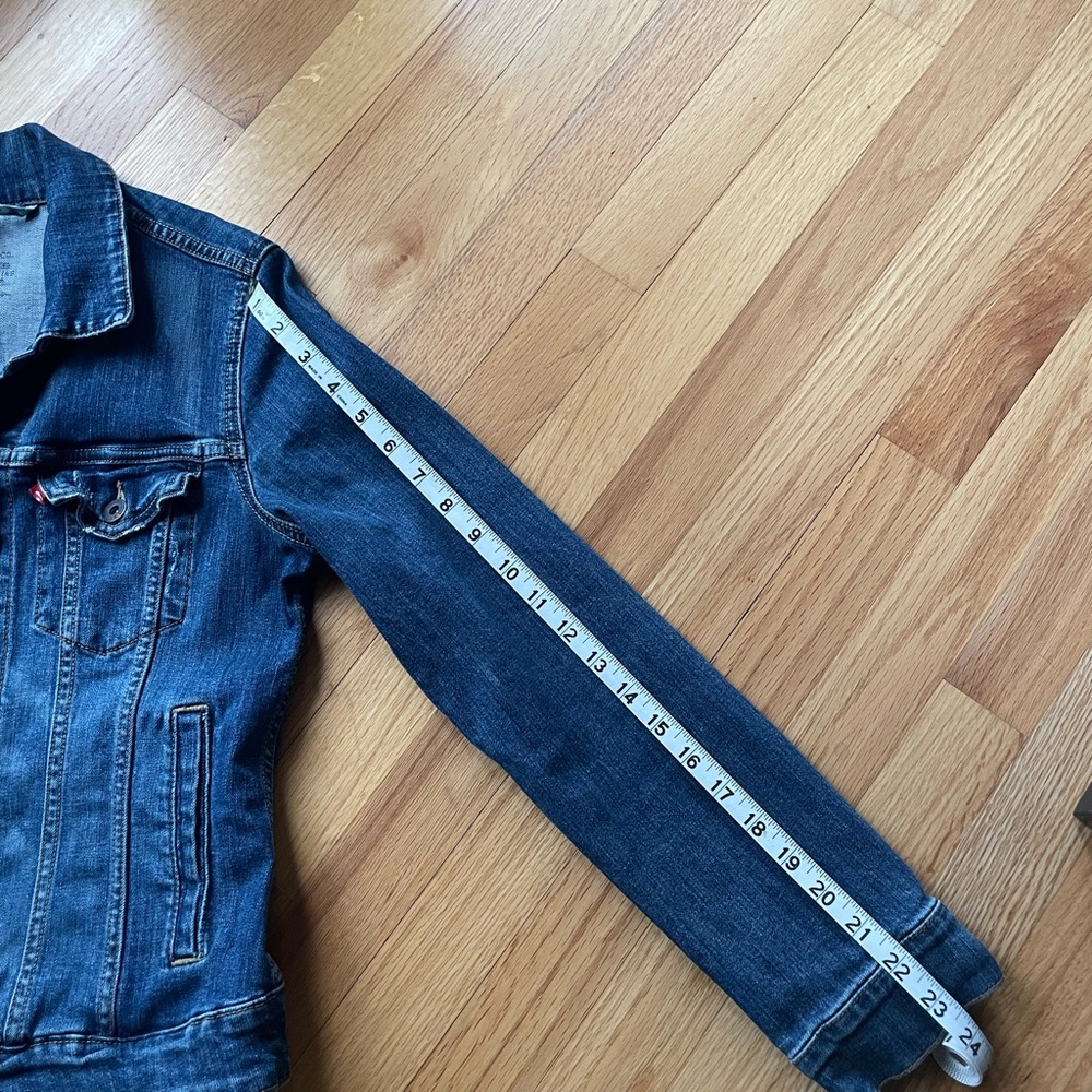 Levi’s Denim Jacket - Picture 7 of 8